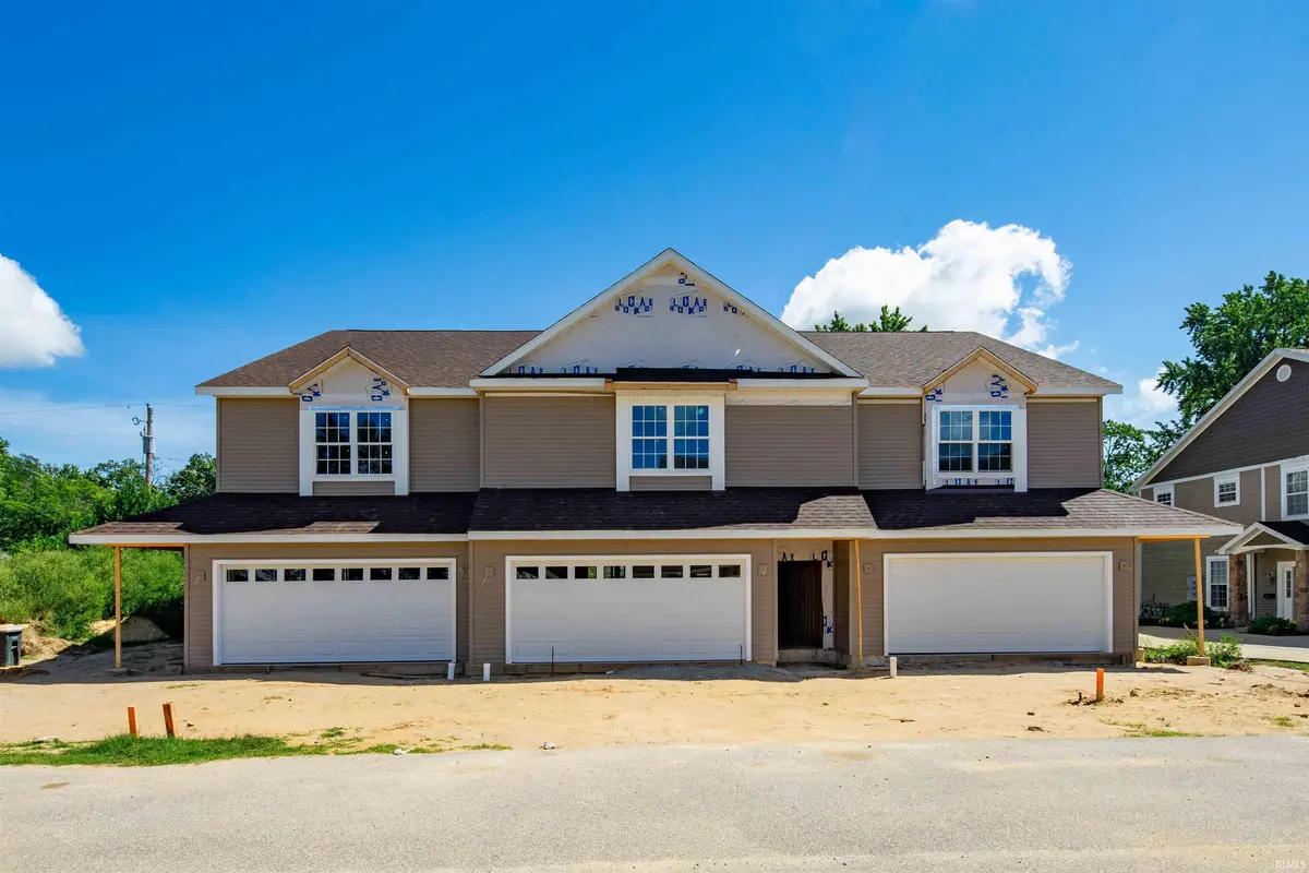 938 Keenan CT, South Bend, IN 46615-3660