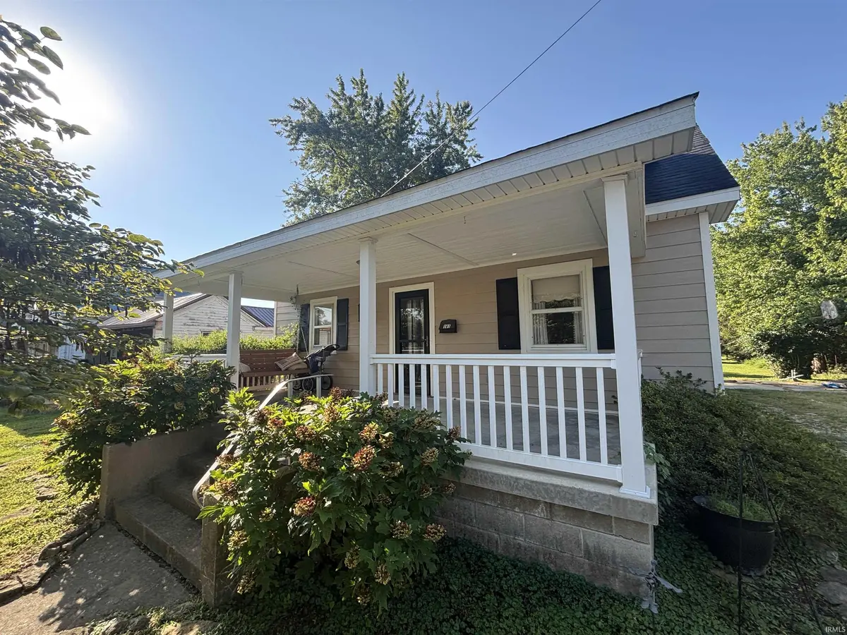 141 E South ST, Sumner, IL 62466