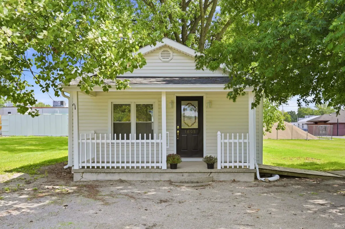 1608 N Cherry ST, Hartford City, IN 47348-1356