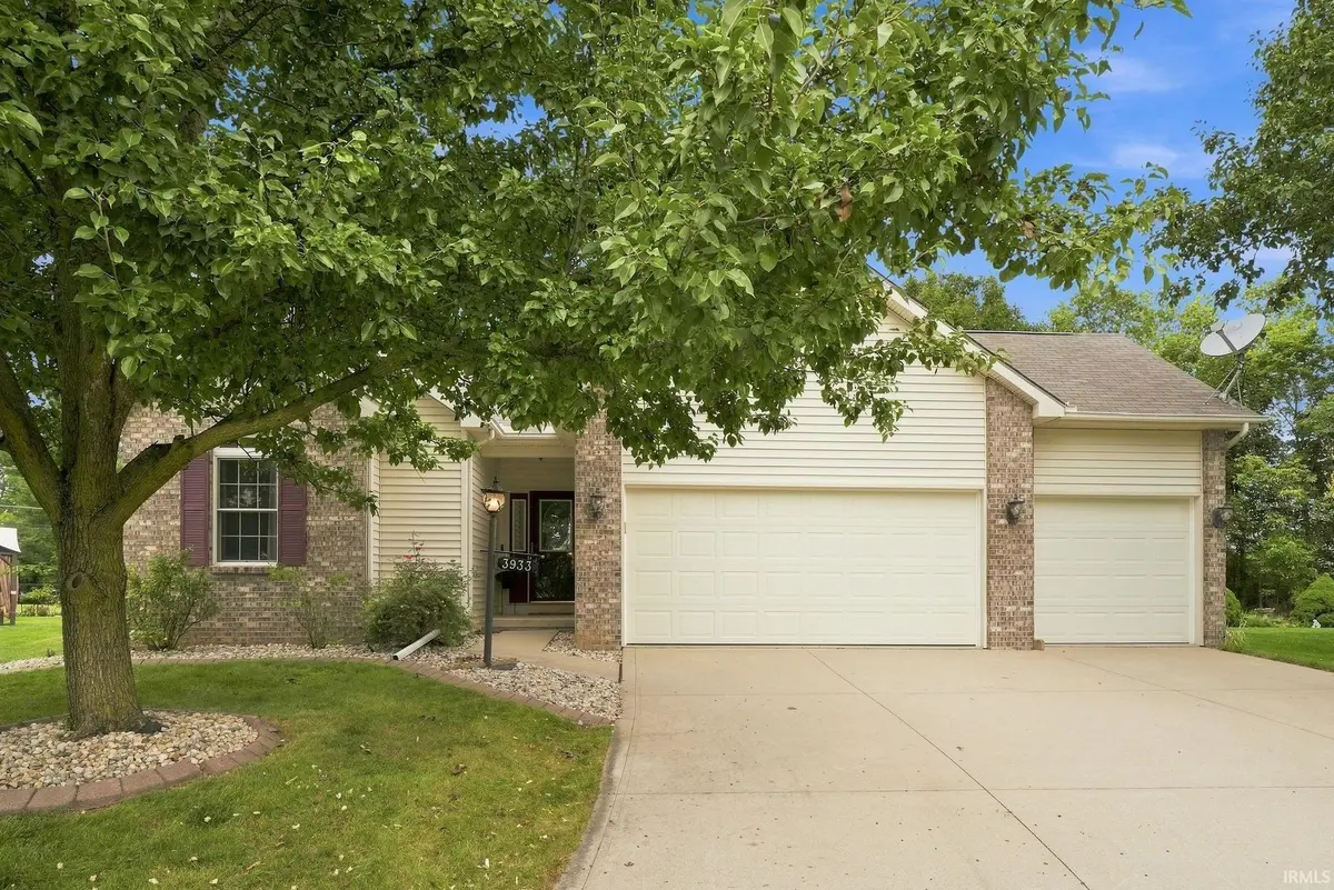 3933 Whitfield Chase ***, Fort Wayne, IN 46815