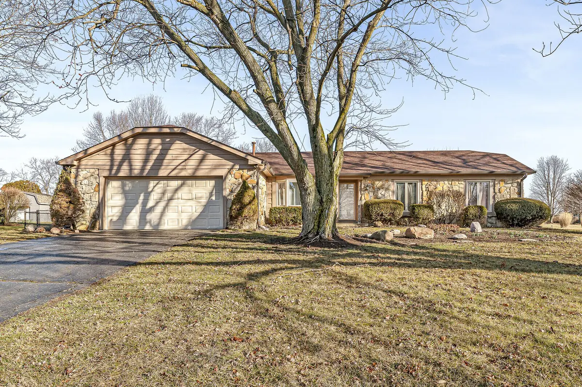 6892 W Brier Creek DR, New Palestine, IN 46163