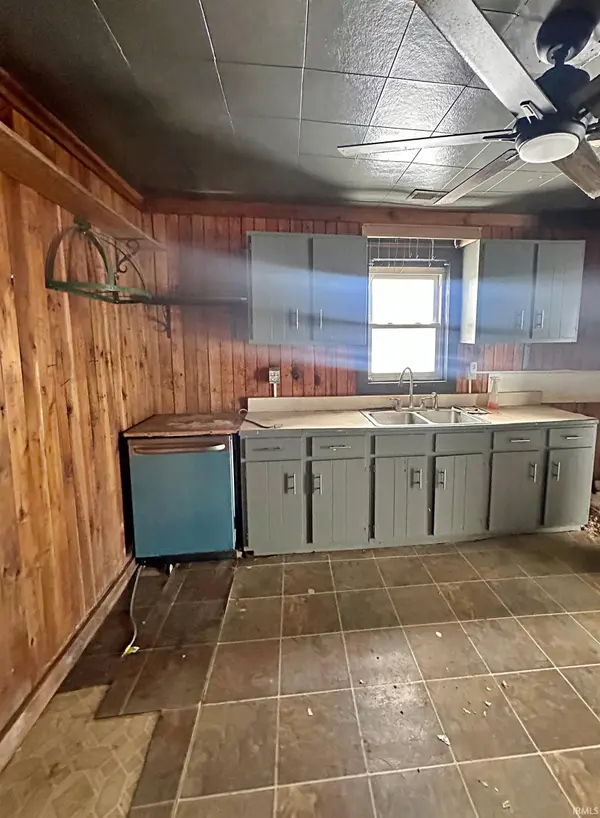 701 Park ST, Loogootee, IN 47553
