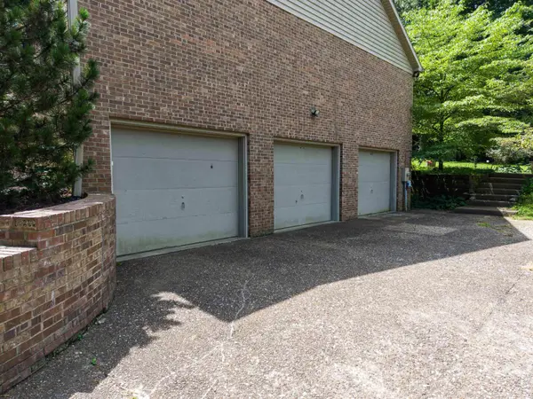 4077 Frame RD, Newburgh, IN 47630