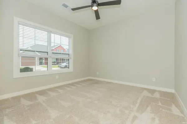 3796 High Pointe LN, Newburgh, IN 47630