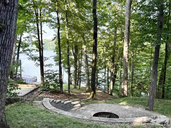 7899 Timber Cliff LN, Trafalgar, IN 46181
