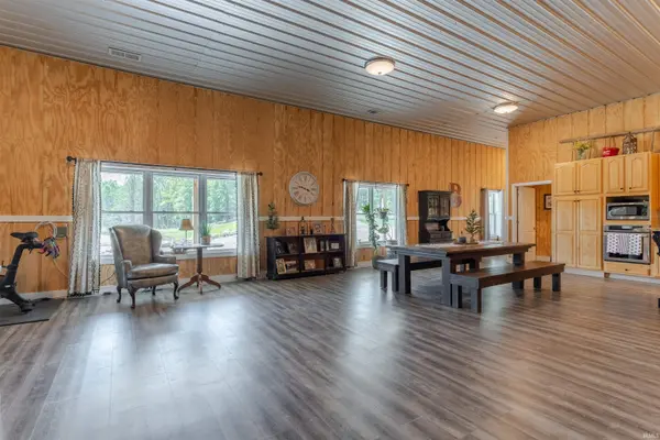 8633 Grimwood RD, Elberfeld, IN 47613
