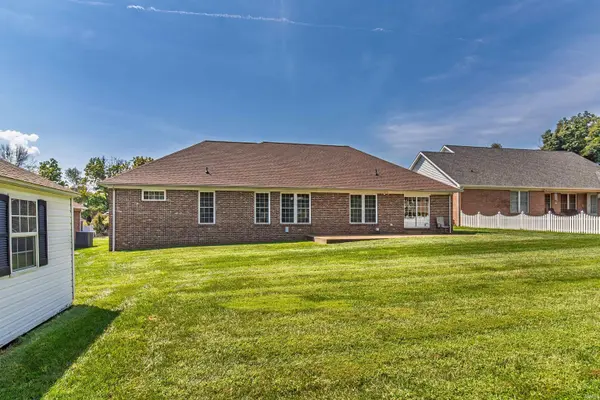 2742 Charlestown CT, Evansville, IN 47725