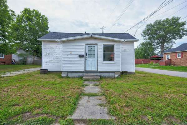 901 E State ST, Princeton, IN 47670-1939