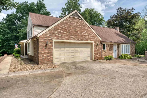 1051 Pine Gate RD, Evansville, IN 47725