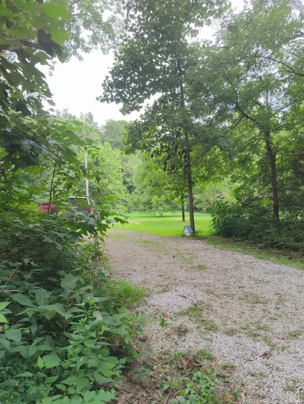 1921 Country Club RD, Spencer, IN 47460