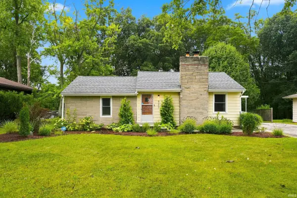 927 Louisedale DR, Fort Wayne, IN 46808-1571