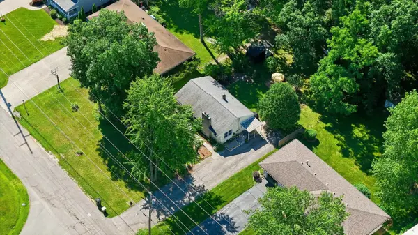 927 Louisedale DR, Fort Wayne, IN 46808-1571