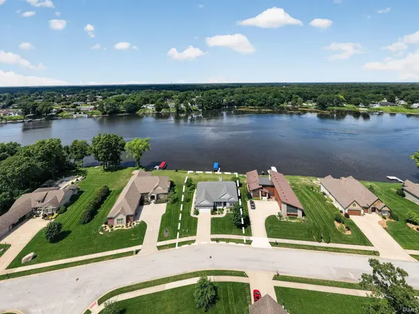 1416 Vistula Landing DR, Osceola, IN 46561-8435