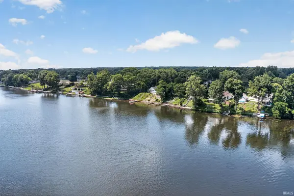 1416 Vistula Landing DR, Osceola, IN 46561-8435