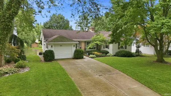 2211 Indian Village BLVD, Fort Wayne, IN 46809-1411