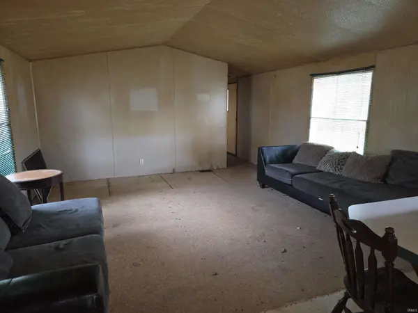 500 E 2nd ST, Reynolds, IN 47980