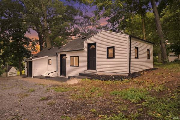 3240 W Shoreline DR, Columbia City, IN 46725-7104