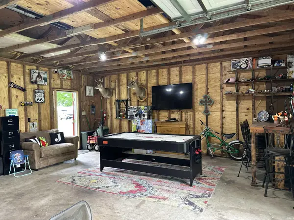 102 W Dutch ST, Wolcottville, IN 46795