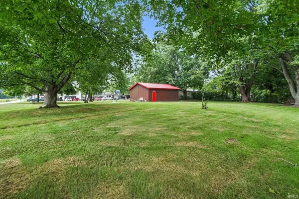 102 W Dutch ST, Wolcottville, IN 46795