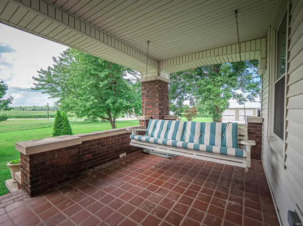 301 W Inglefield RD, Evansville, IN 47725