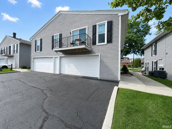 5026 Woodmark DR, Fort Wayne, IN 46815-6062