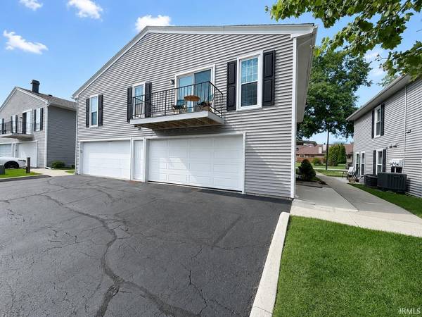 5026 Woodmark DR, Fort Wayne, IN 46815-6062