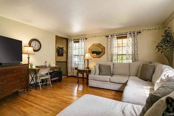 19030 Auten RD, South Bend, IN 46637-2401