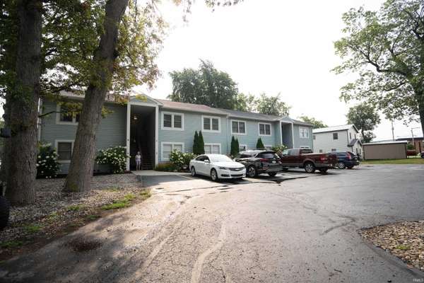 700 S Lakeside DR #4, Syracuse, IN 46567