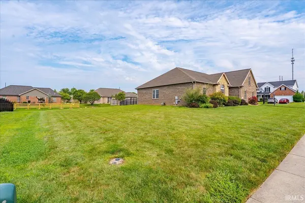 2833 Zachery CT, Newburgh, IN 47630