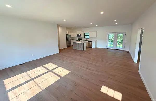 1309 Rosewood DR, Washington, IN 47501