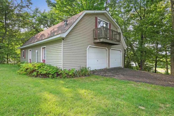 260 Cavins LN, Bloomfield, IN 47424