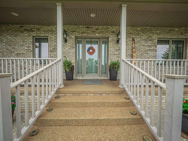 599 Shady LN, Boonville, IN 47601