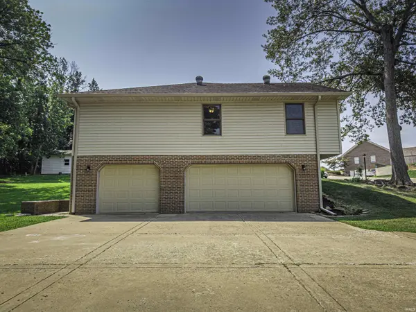 2422 Union DR, Newburgh, IN 47630