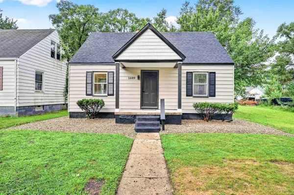 1609 N Brookfield ST, South Bend, IN 46628-3007