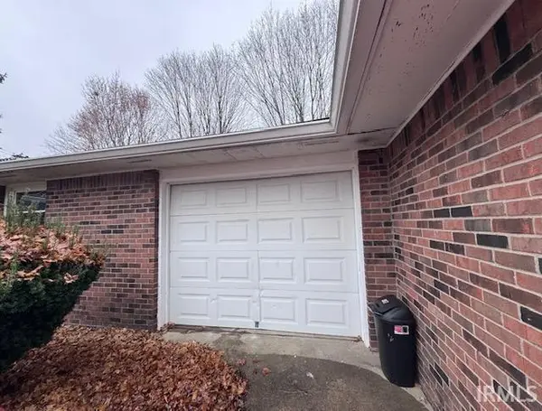 8436 E State Road 32 ***, Anderson, IN 46017