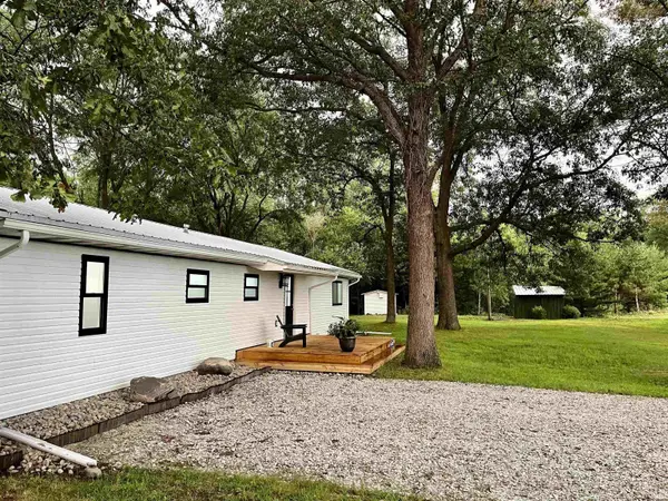 13054 W 300 North RD, Medaryville, IN 47957