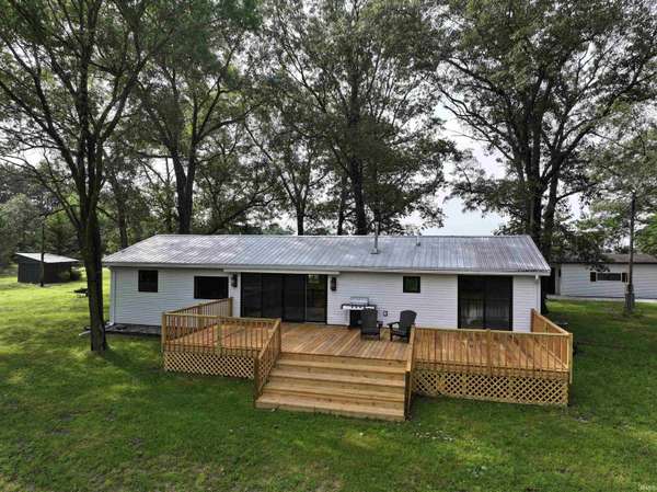 13054 W 300 North RD, Medaryville, IN 47957