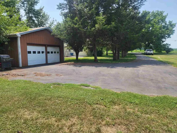 595 Winchester RD, Geneva, IN 46740
