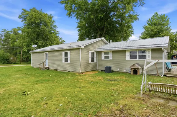 302 Gateway AVE, Churubusco, IN 46723-1816