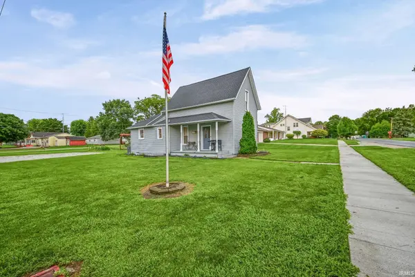 607 E Walnut ST, Chalmers, IN 47929