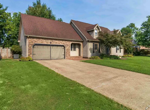 641 Woodbriar CT, Evansville, IN 47715