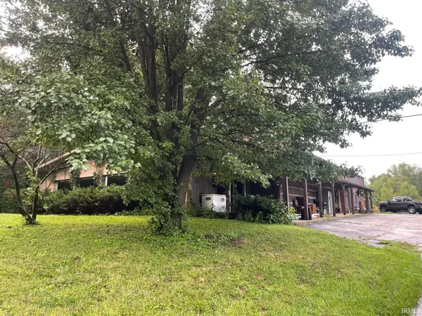 3160 St Rd 60 E ***, Mitchell, IN 47446