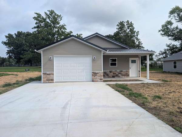 1002 Greenwood ST, Washington, IN 47501