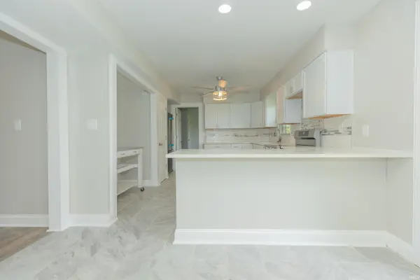8222 N Birch AVE, Newburgh, IN 47630