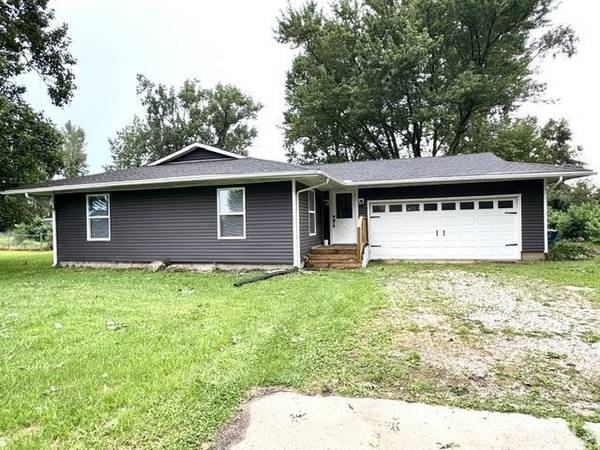 1855 N 300 East RD, Knox, IN 46534