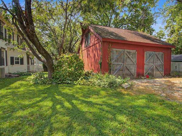 922 Granary ST, New Harmony, IN 47631
