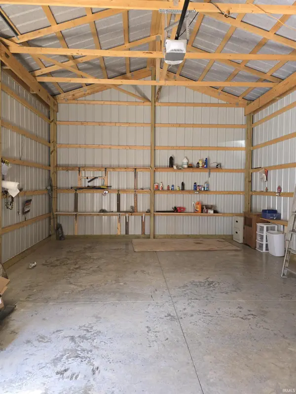 4043 N County Road 100 East ***, New Castle, IN 47362-9010
