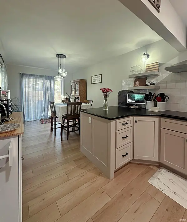 18 Lynwood DR, Washington, IN 47501