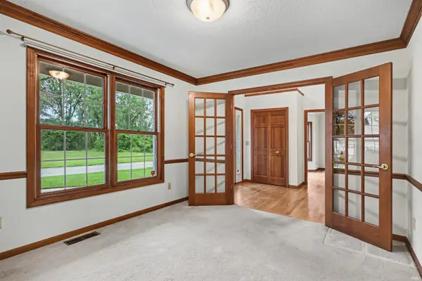 11199 Anderson Lake DR, Granger, IN 46530-5817
