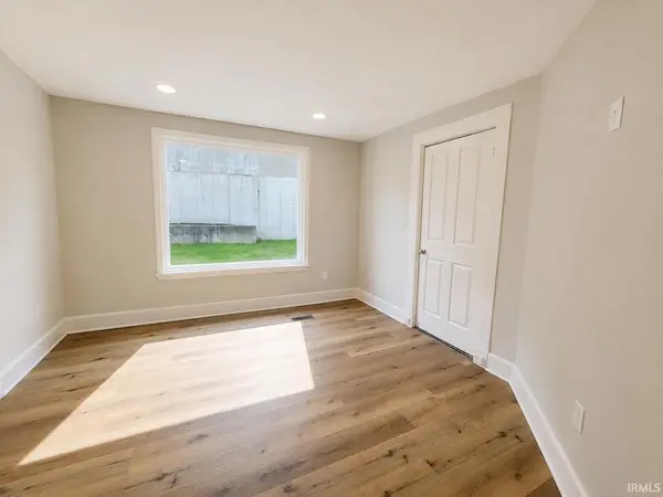733 E Bronson ST, South Bend, IN 46601-3207